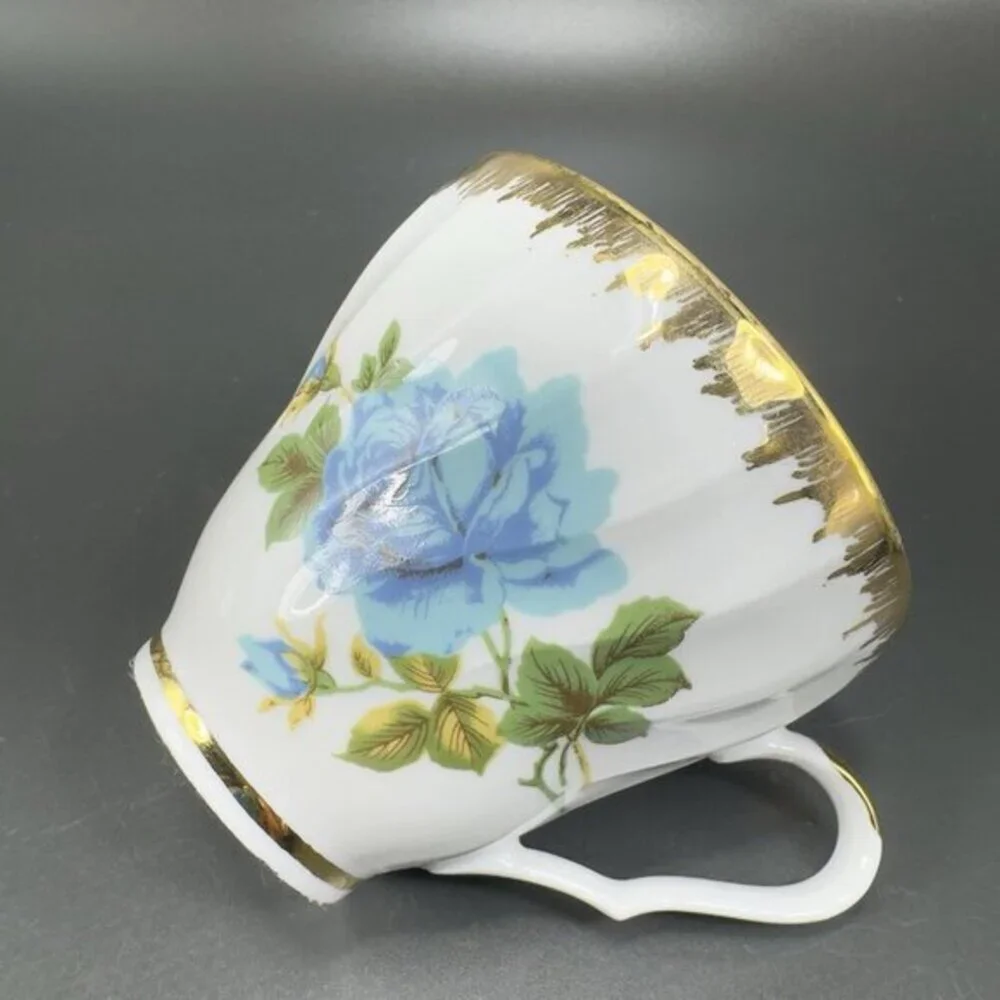 Mitterteich Bavaria Germany Fine Porcelain‎ Teacup Saucer Set Heavy Gold Pattern